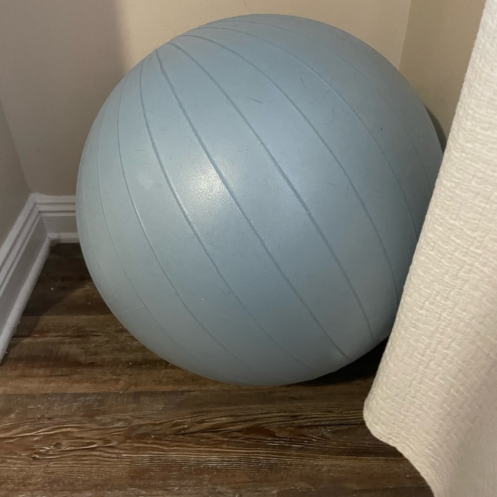 Yoga ball with pump
